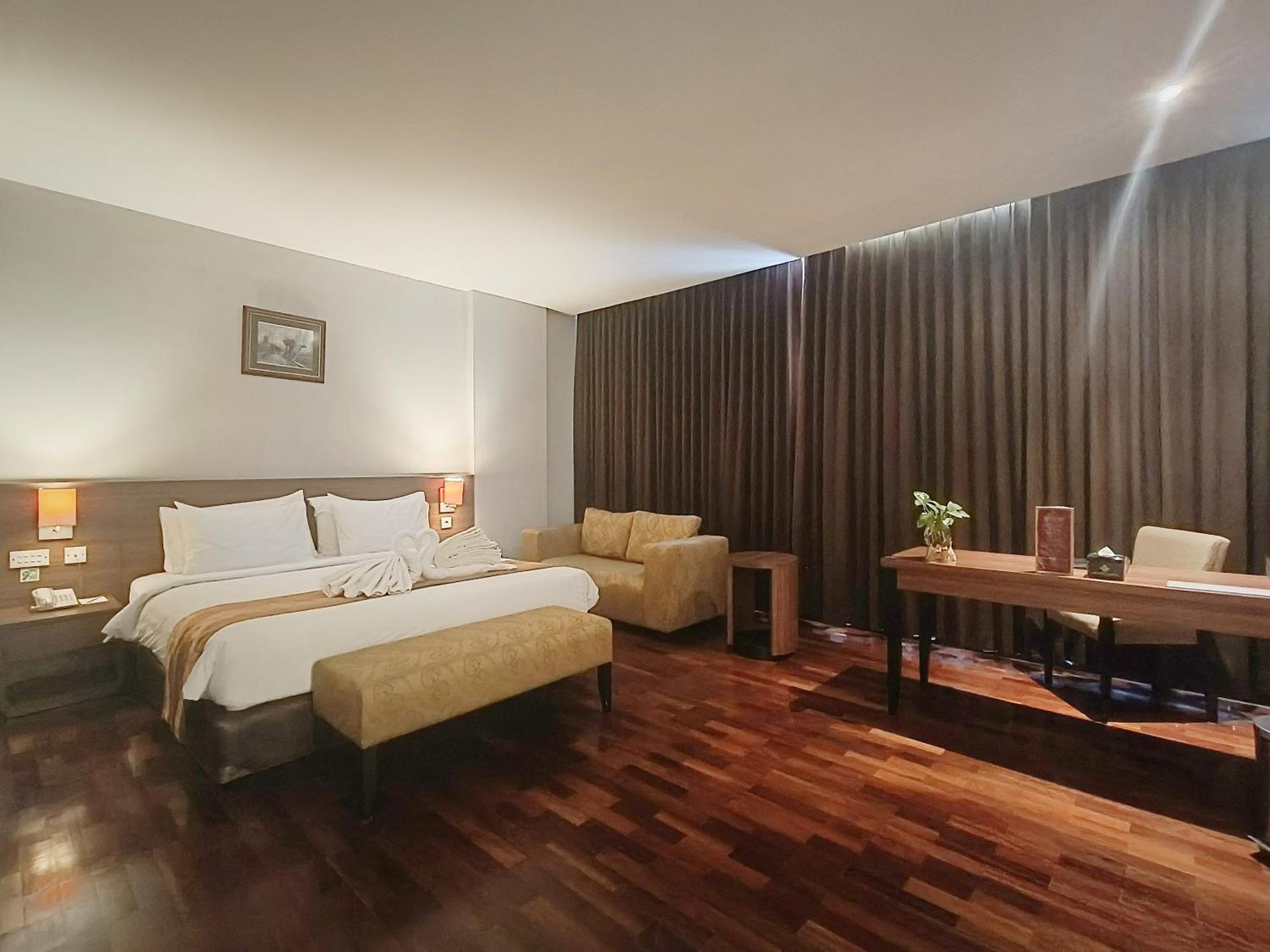 แกรนด์ จักรา โฮเทล มาลัง Hotel มะลัง ภายนอก รูปภาพ