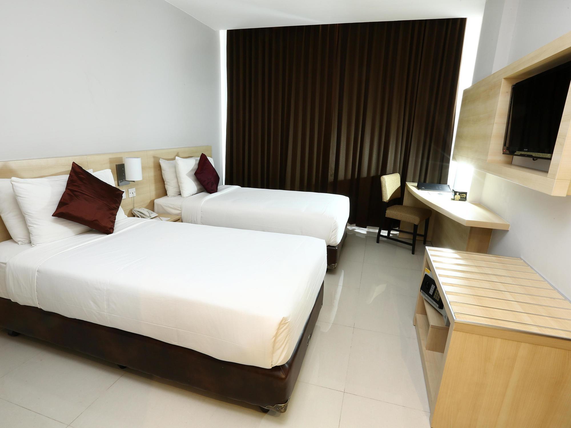 แกรนด์ จักรา โฮเทล มาลัง Hotel มะลัง ภายนอก รูปภาพ
